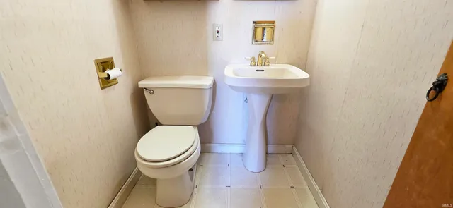 $139,900 | 1218 North Cherry Street, Mount Carmel, IL 62863