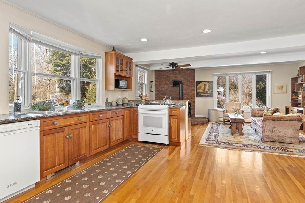 40 Maple Street Hamilton, MA 01982 - Photo 24 of 37 Gallery Image 24