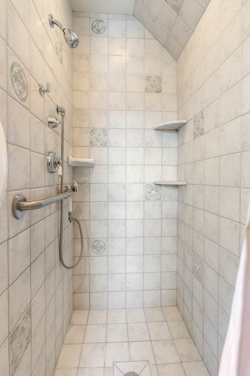 40 Maple Street Hamilton, MA 01982 - Photo 7 of 37 Gallery Image 7