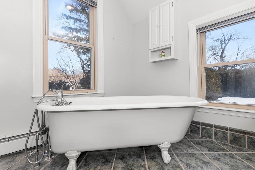 40 Maple Street Hamilton, MA 01982 - Photo 8 of 37 Gallery Image 8