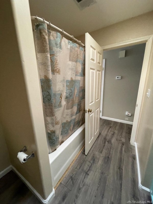 18451 Arosa Road Tehachapi, CA 93561 - Photo 14 of 56 guest bath tub and shower combo