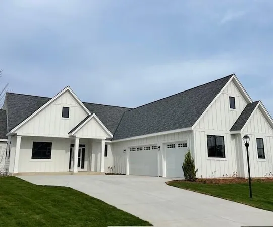 $1,049,999 | 1746 North River Road, River Hills, WI 53217