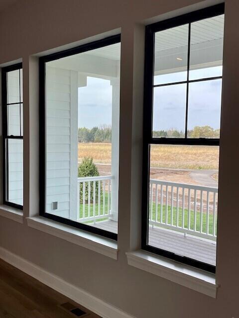 1746 North River Road Milwaukee, WI 53217 - Photo 12 of 34 Great Room Marvin Windows