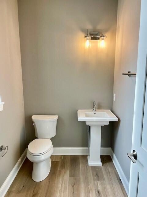 1746 North River Road Milwaukee, WI 53217 - Photo 24 of 34 Powder Room