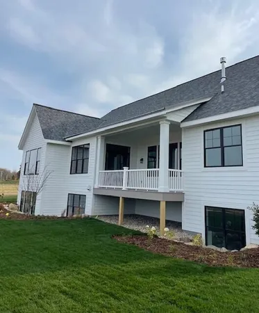 $1,049,999 | 1746 North River Road, River Hills, WI 53217