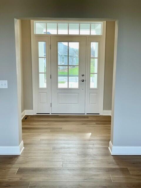 1746 North River Road Milwaukee, WI 53217 - Photo 9 of 34 Sunny Foyer