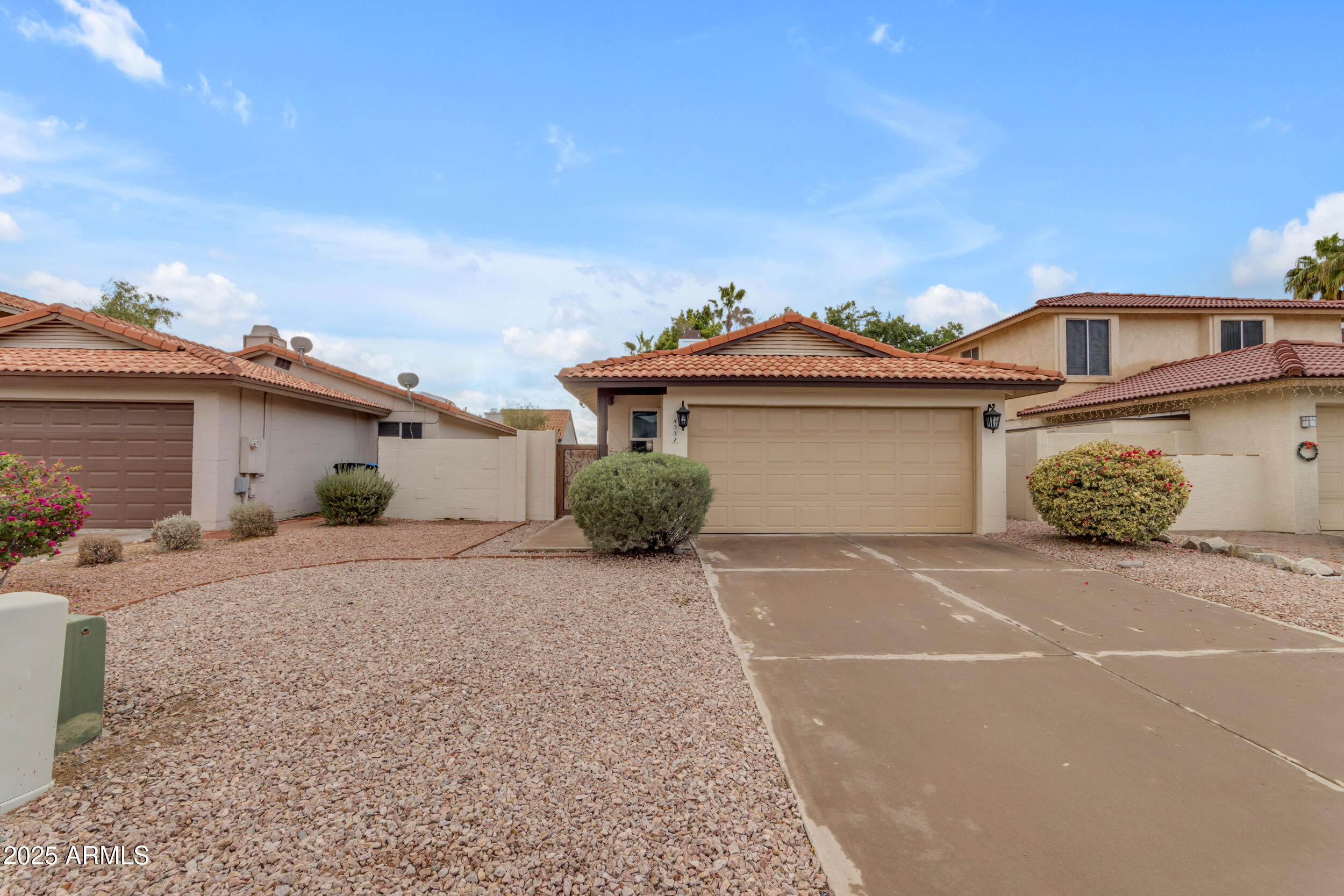 4337 East Corral Road Phoenix, AZ 85044 - Photo 2 of 35 216_a4m_8th
