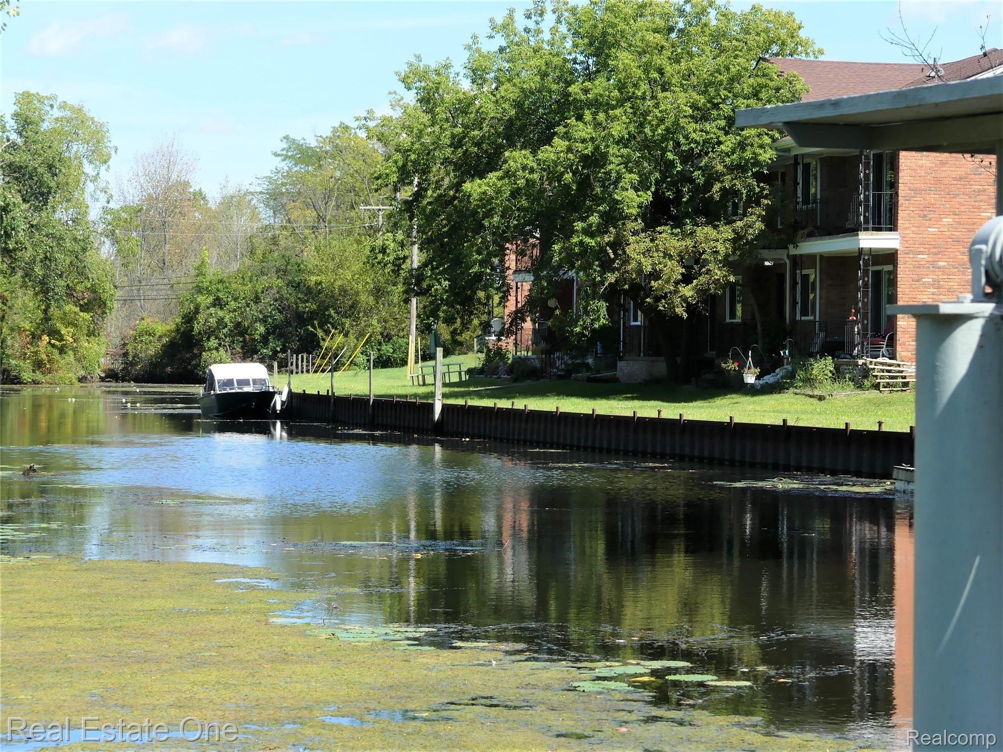 27774 Johnson Road Grosse Ile, MI 48138 - Photo 12 of 32 P1010831.JPG
