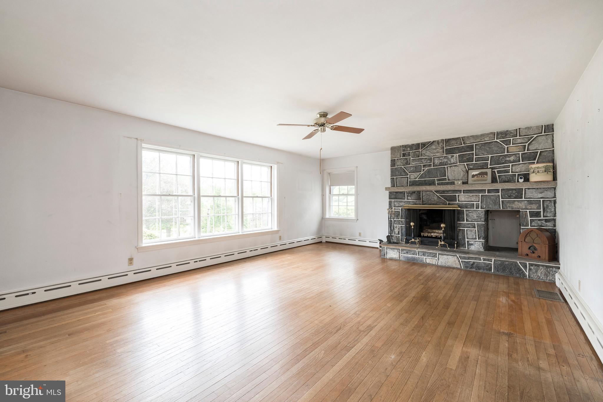 1660 Shenkel Road Pottstown, PA 19465 - Photo 17 of 42 Living Room