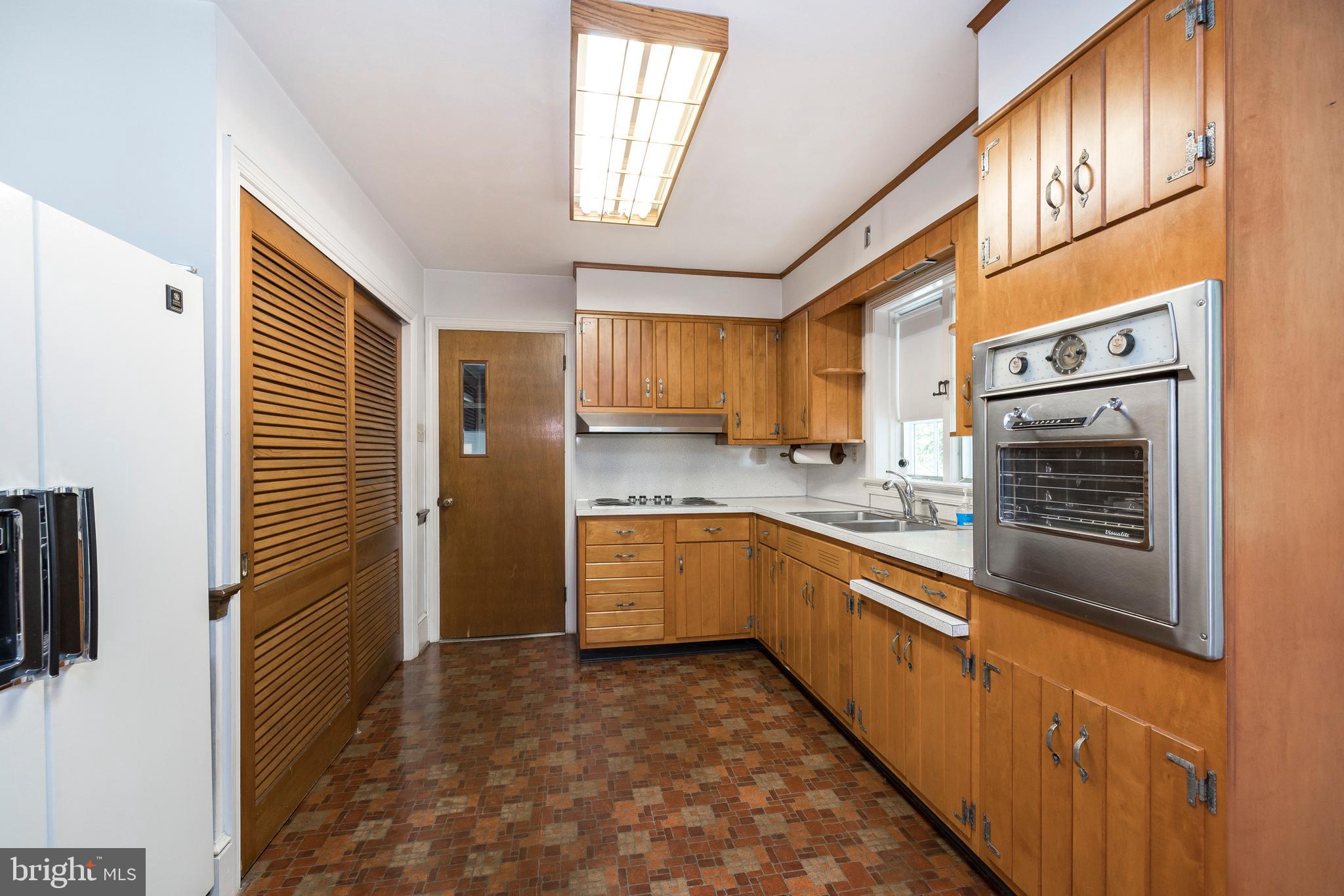 1660 Shenkel Road Pottstown, PA 19465 - Photo 22 of 42 Kitchen