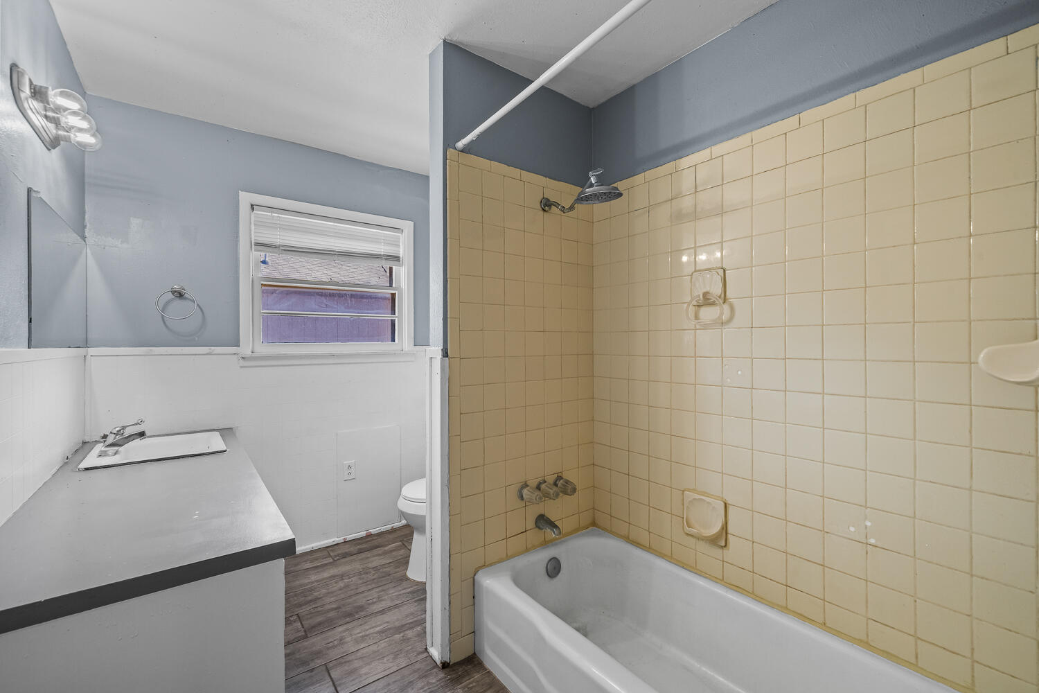 3409 East 17th Street Lubbock, TX 79403 - Photo 11 of 24 a bathroom with a tub a sink and a toilet