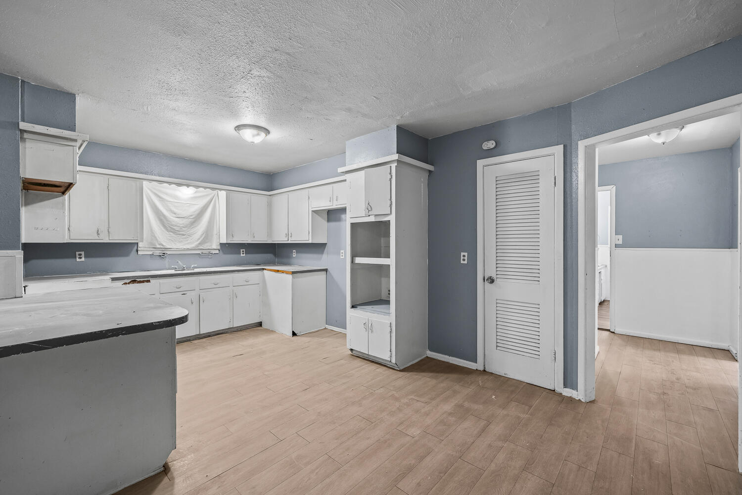 3409 East 17th Street Lubbock, TX 79403 - Photo 7 of 24 a kitchen with granite countertop a sink stove and refrigerator