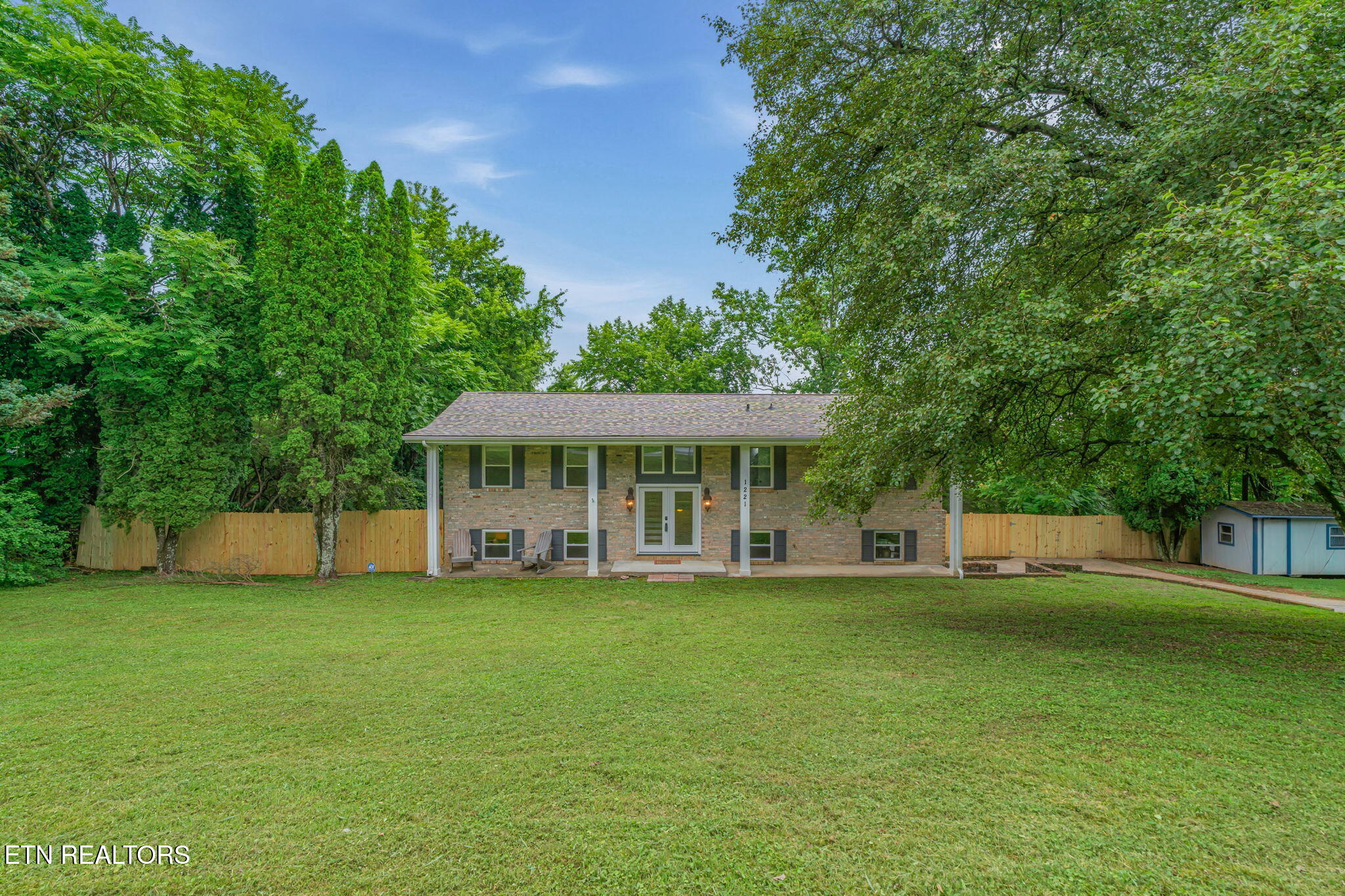 1-web-or-mls-1221 Laurel Road-28