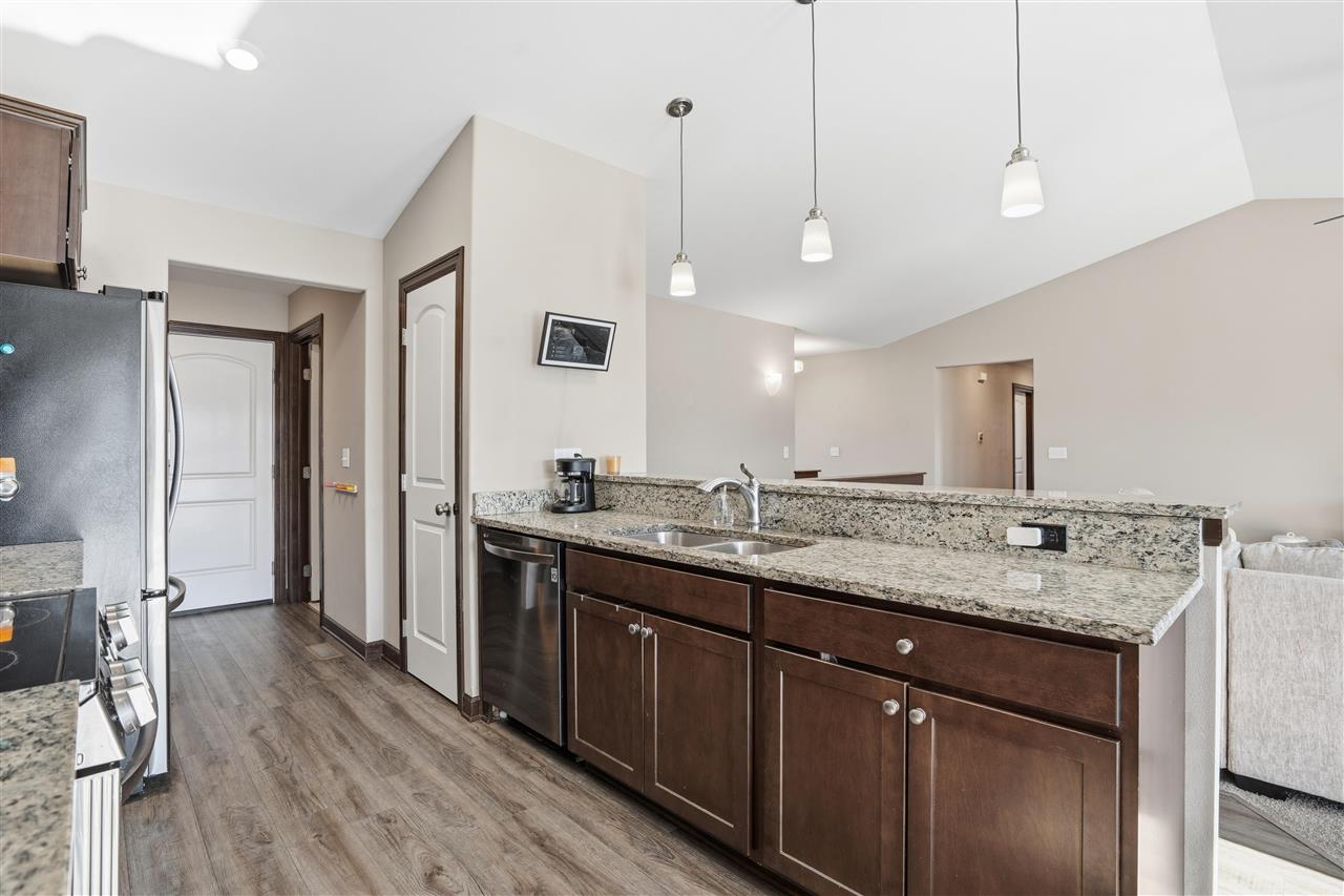 2103 Shady Grove Road Southwest Cedar Rapids, IA 52404 - Photo 10 of 32 Gallery Image 10