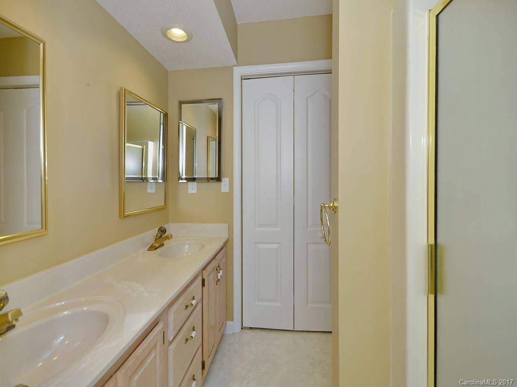 917 Kanuga Road, Unit 917 Hendersonville, NC 28739 - Photo 13 of 18 Gallery Image 13