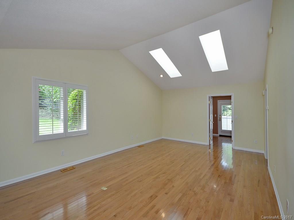 917 Kanuga Road, Unit 917 Hendersonville, NC 28739 - Photo 4 of 18 Gallery Image 4