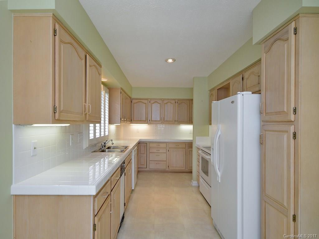 917 Kanuga Road, Unit 917 Hendersonville, NC 28739 - Photo 8 of 18 Gallery Image 8