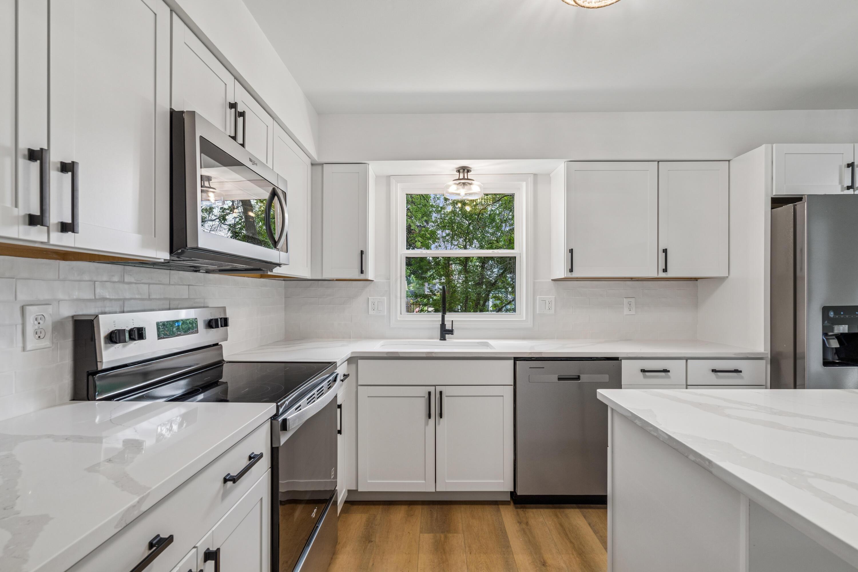 1723 Parkgate Road Columbus, OH 43229 - Photo 4 of 19 dsc08055