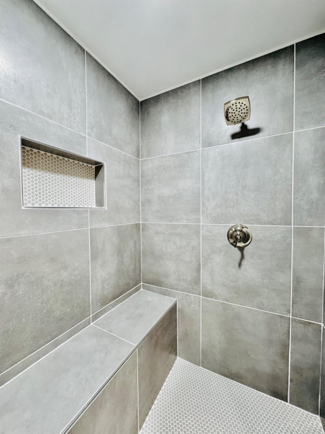 5721 Montgomery Road Cincinnati, OH 45212 - Photo 22 of 37