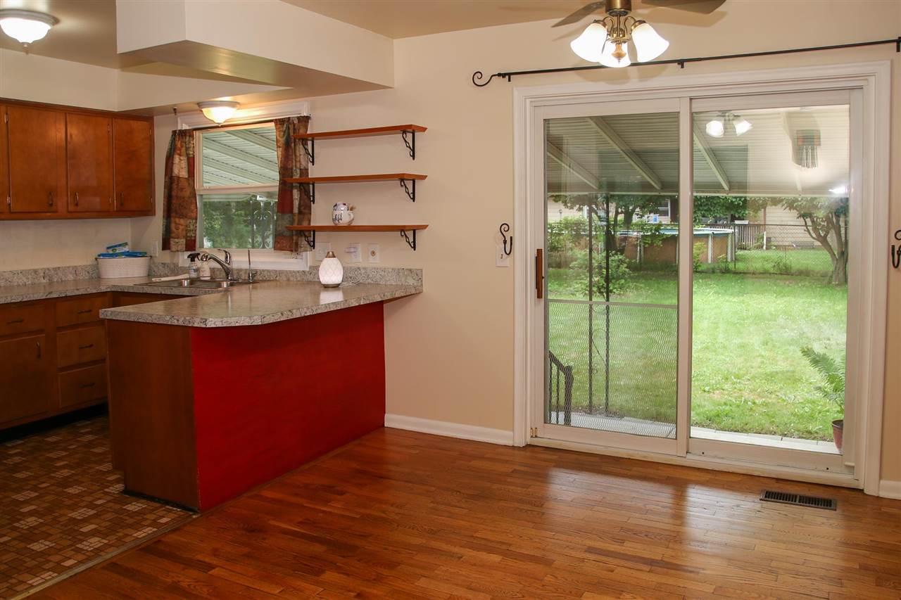 3585 Ridgecliffe Drive Flint, MI 48532 - Photo 9 of 28 50047990-8.JPG