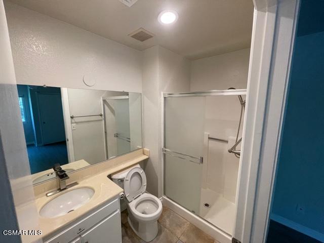 1906 Rory Lane, Unit 2 Simi Valley, CA 93063 - Photo 13 of 15 Upstairs bath 3