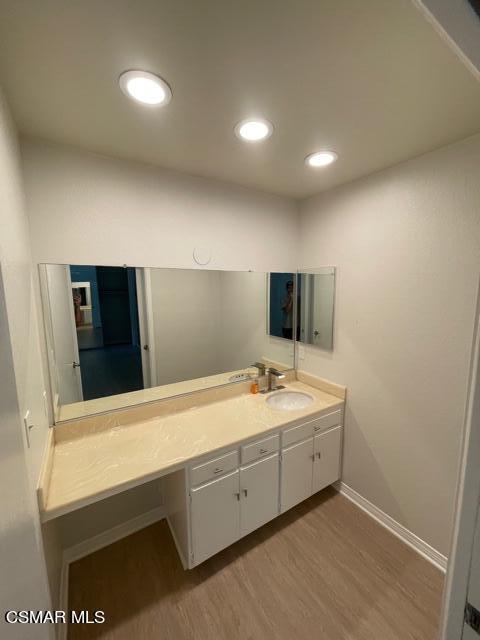 1906 Rory Lane, Unit 2 Simi Valley, CA 93063 - Photo 9 of 15 Upstairs bath 2