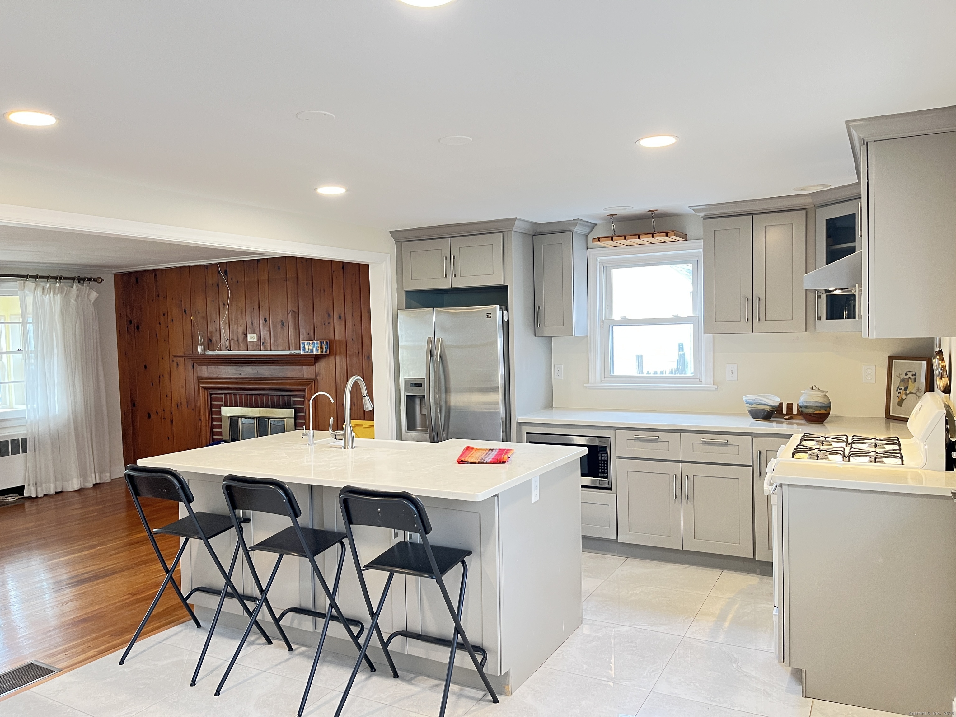 41 Baxter Drive Norwalk, CT 06854 - Photo 3 of 15 a large kitchen with a table and chairs