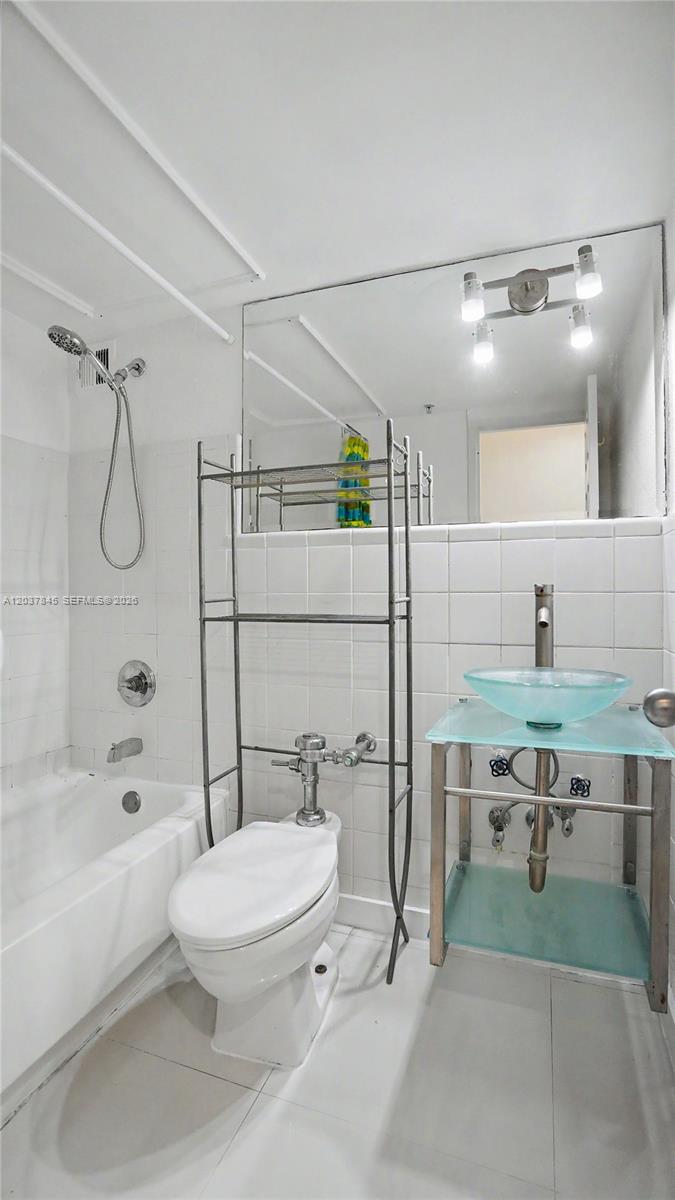 1500 Bay Road, Unit 1210S Miami Beach, FL 33139 - Photo 10 of 20