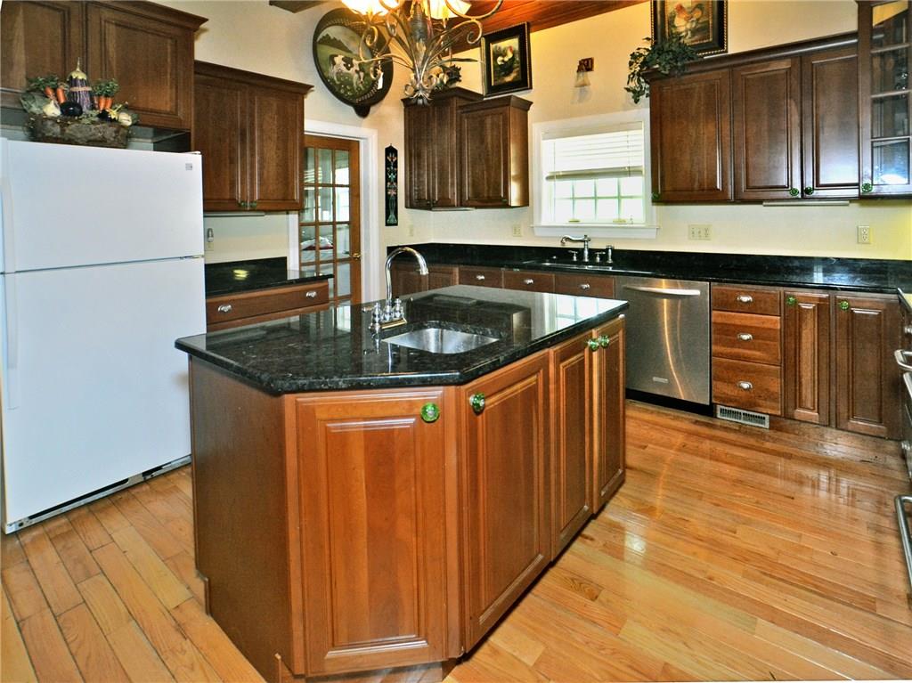 1538 Renton Road Pittsburgh, PA 15239 - Photo 3 of 25