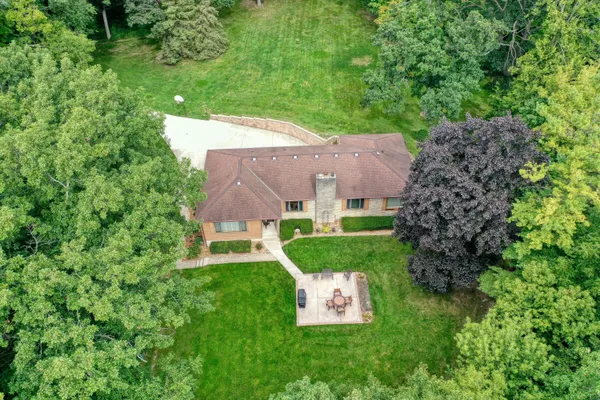 $2,495,000 | 4640 Lake Club Circle, Oconomowoc Lake, WI 53066