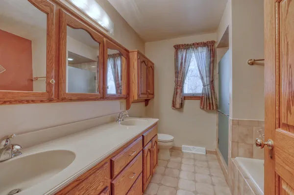 $2,495,000 | 4640 Lake Club Circle, Oconomowoc Lake, WI 53066