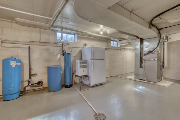 $2,495,000 | 4640 Lake Club Circle, Oconomowoc Lake, WI 53066