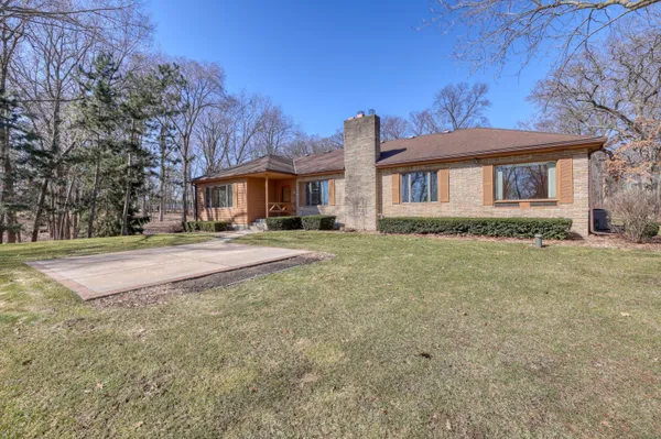 $2,495,000 | 4640 Lake Club Circle, Oconomowoc Lake, WI 53066
