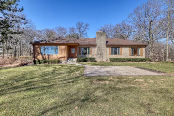 $2,495,000 | 4640 Lake Club Circle, Oconomowoc Lake, WI 53066