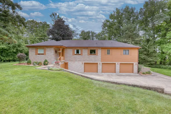 $2,495,000 | 4640 Lake Club Circle, Oconomowoc Lake, WI 53066