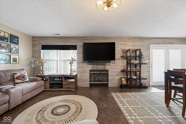 $515,000 | 8079 Lower Bay Lane, Indianapolis, IN 46236