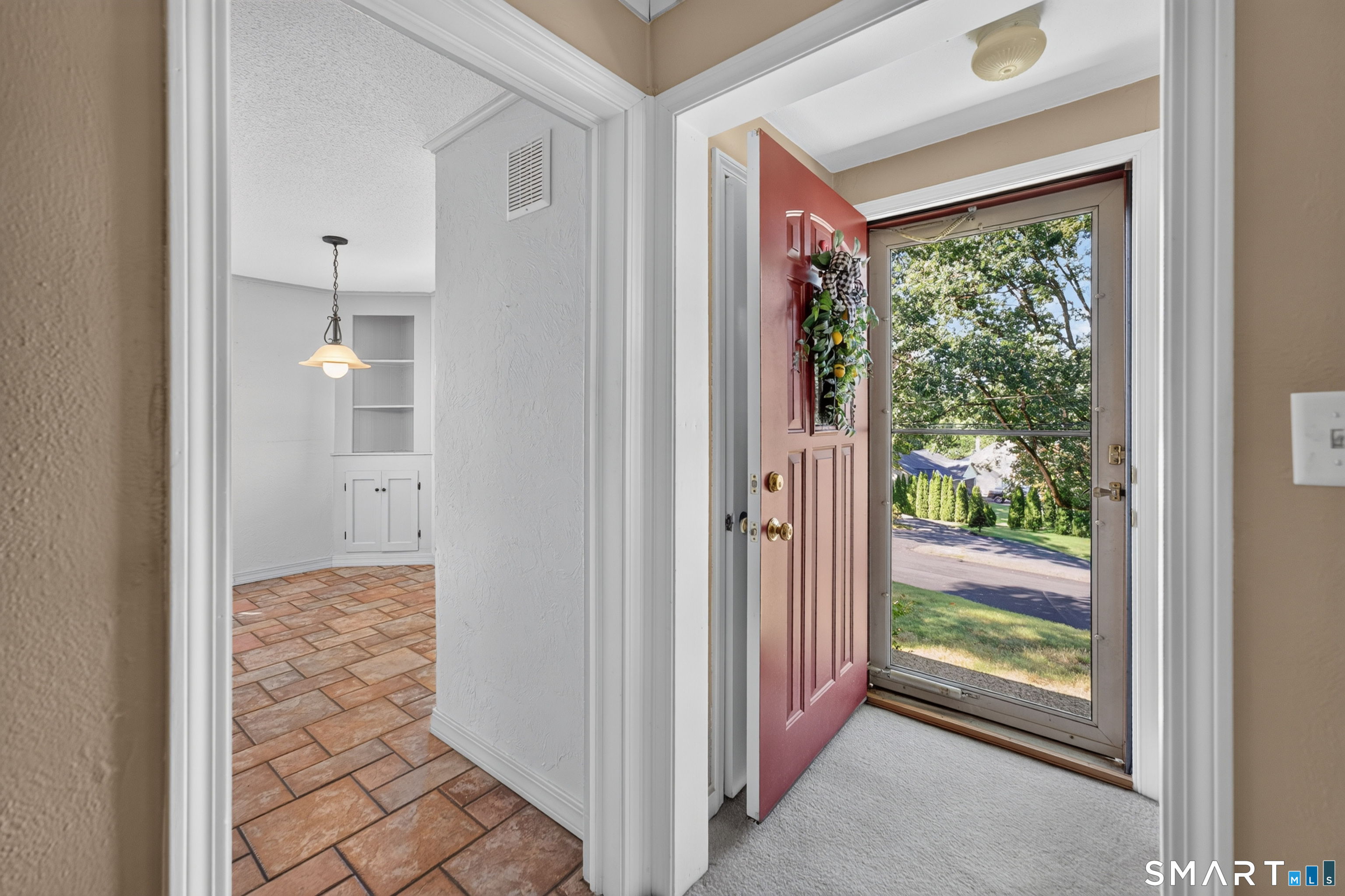 95 Pilgrim Road Bristol, CT 06010 - Photo 2 of 29 Gallery Image 2