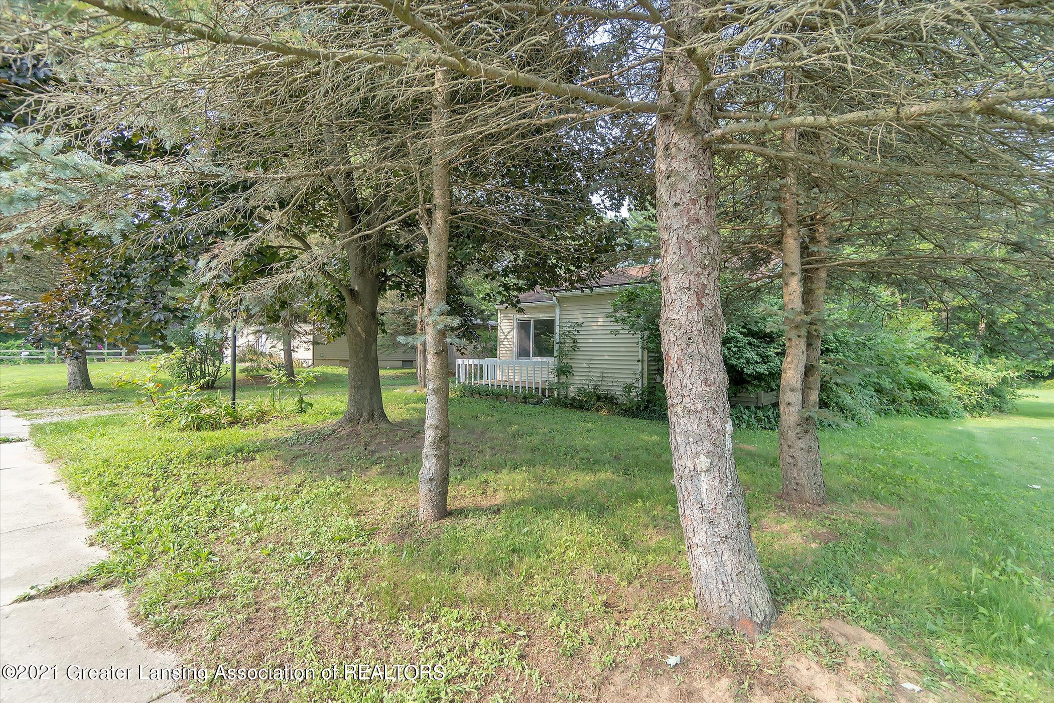 6532 Sommerset Road Lansing, MI 48911 - Photo 5 of 37 05-6532-Sommerset-Rd-WindowStill-Real-Es