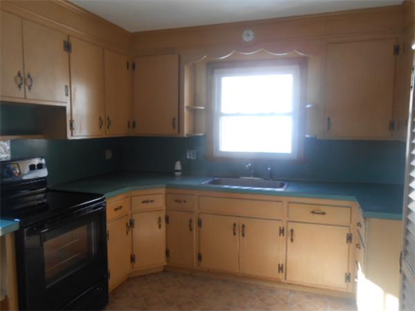 1393 Sumner Avenue Springfield, MA 01118 - Photo 4 of 12