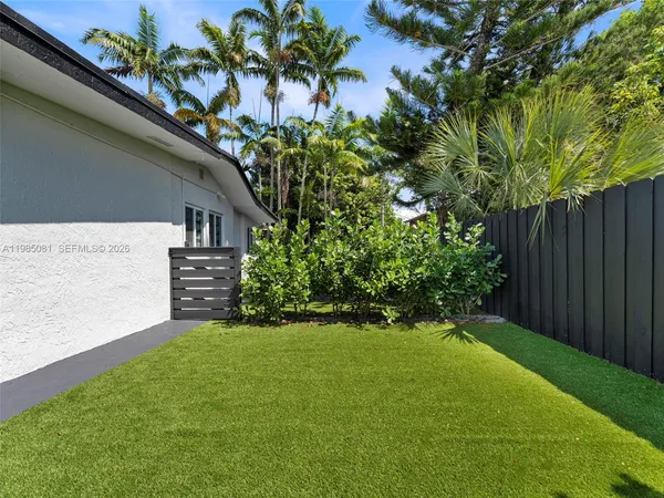 a view of a back yard of the house