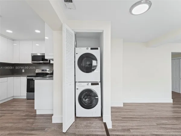 a view of living room washer and dryer