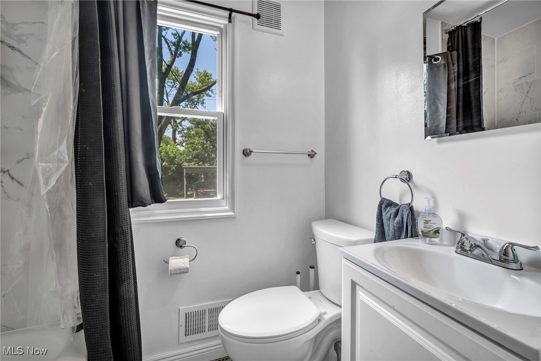 21100 Watson Road Maple Heights, OH 44137 - Photo 15 of 37 Full bath featuring vanity and toilet