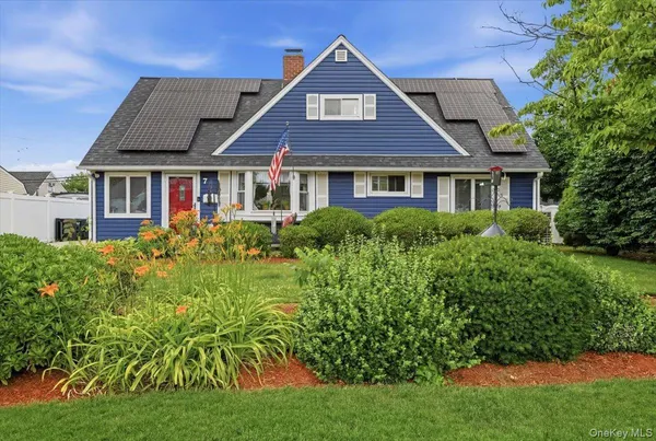 $749,999 | 7 Disc Lane, Wantagh, NY 11793