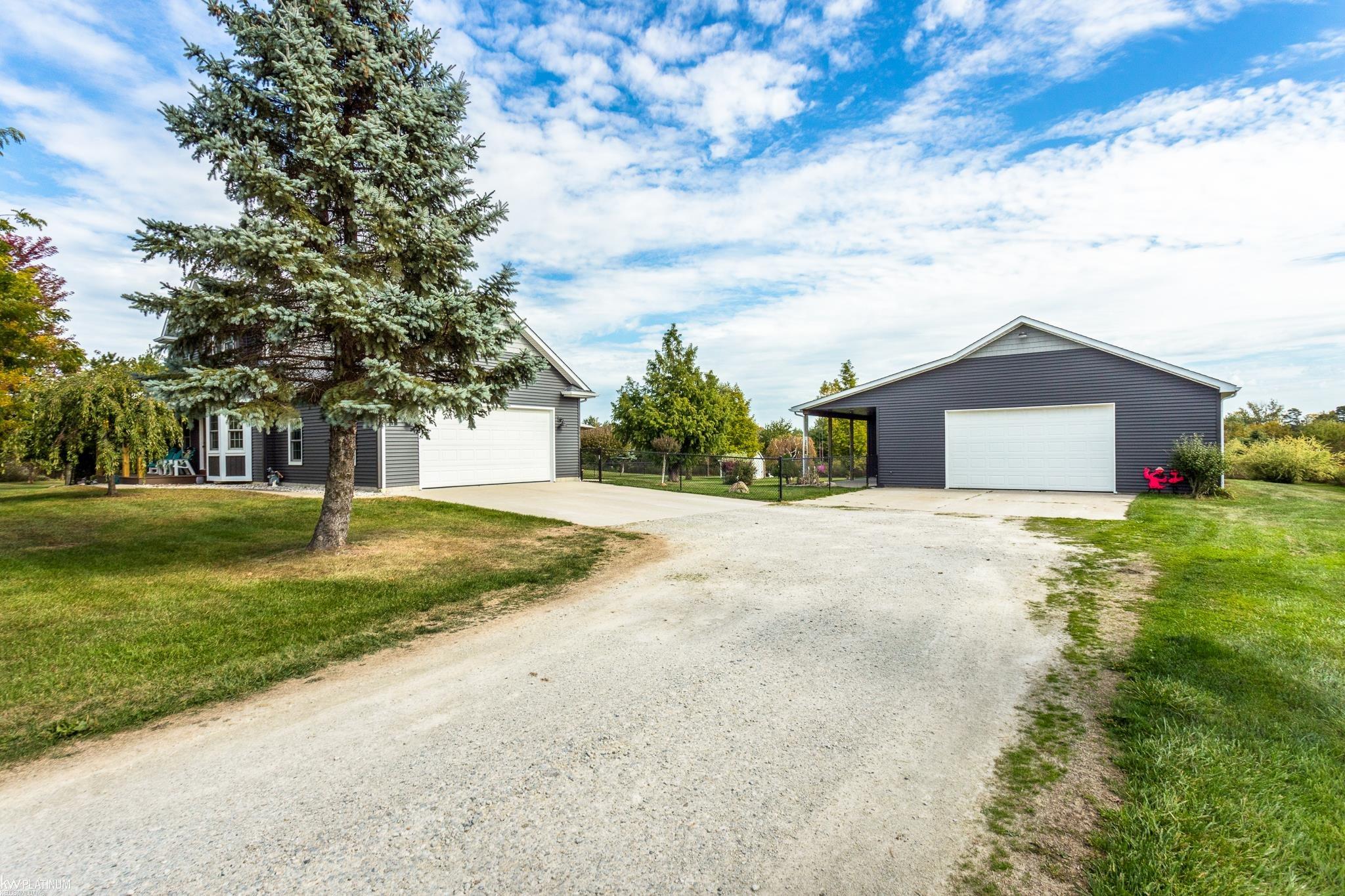 8066 Duquette Road Yale, MI 48097 - Photo 5 of 33 50092641-4.JPG