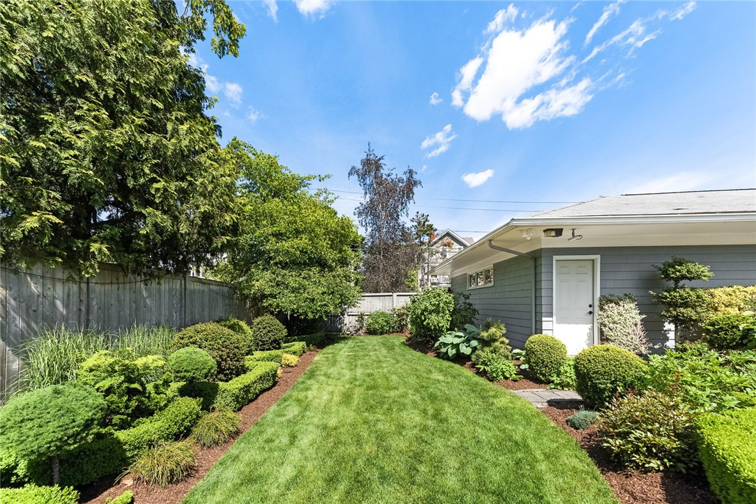 26 Bevelin Road Providence, RI 02906 - Photo 11 of 37