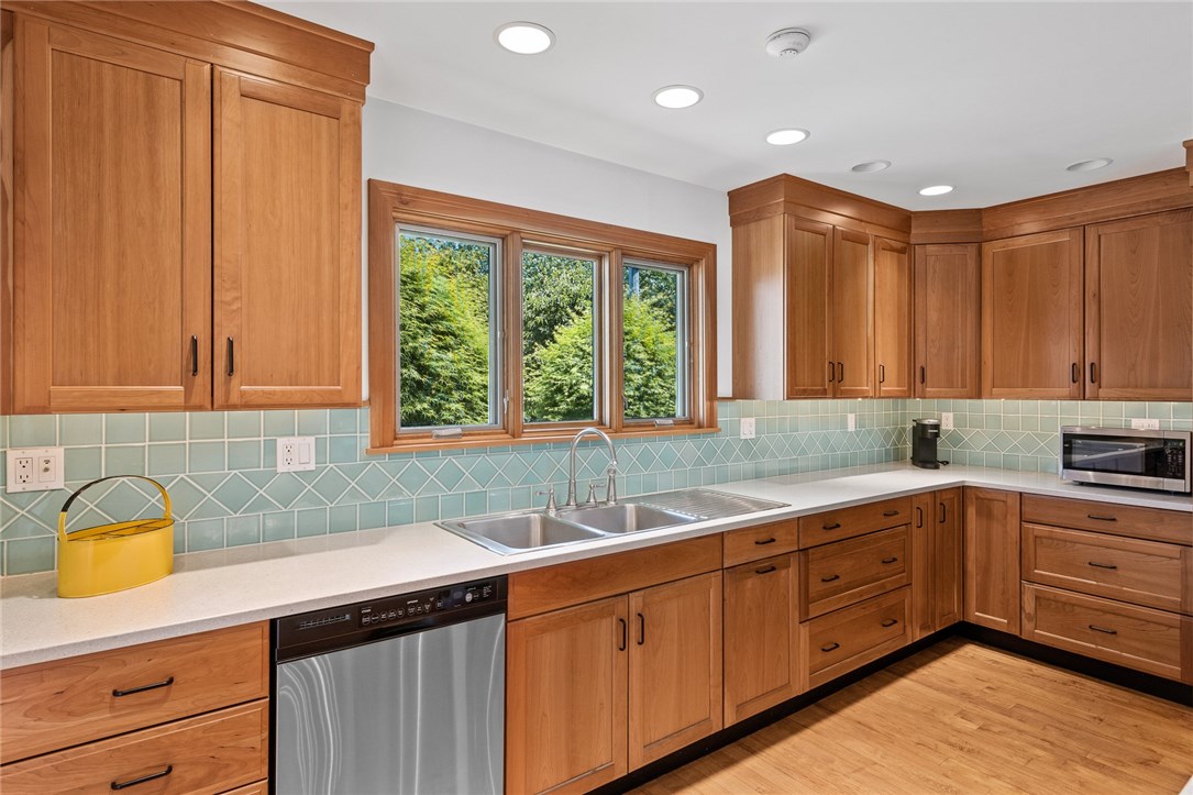 26 Bevelin Road Providence, RI 02906 - Photo 22 of 37