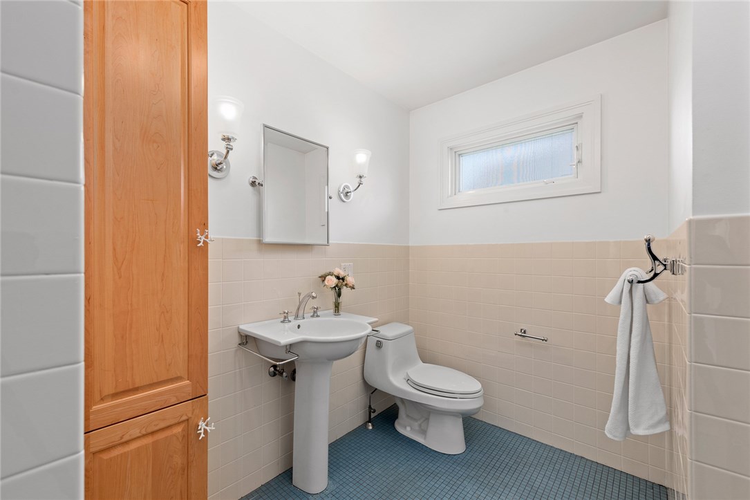 26 Bevelin Road Providence, RI 02906 - Photo 33 of 37