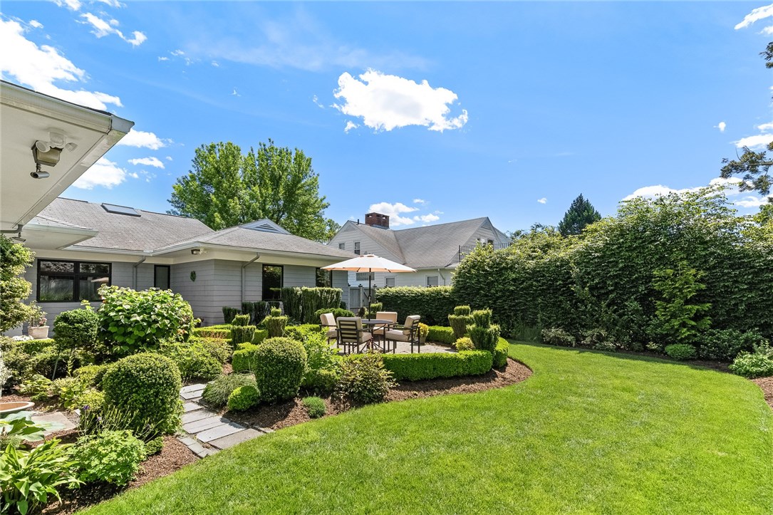 26 Bevelin Road Providence, RI 02906 - Photo 7 of 37