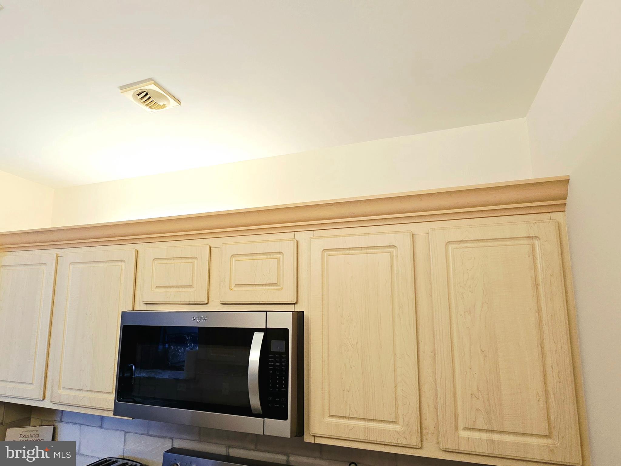 1600 Arch Street, Unit 1905 Philadelphia, PA 19103 - Photo 41 of 92 a view of washer and dryer