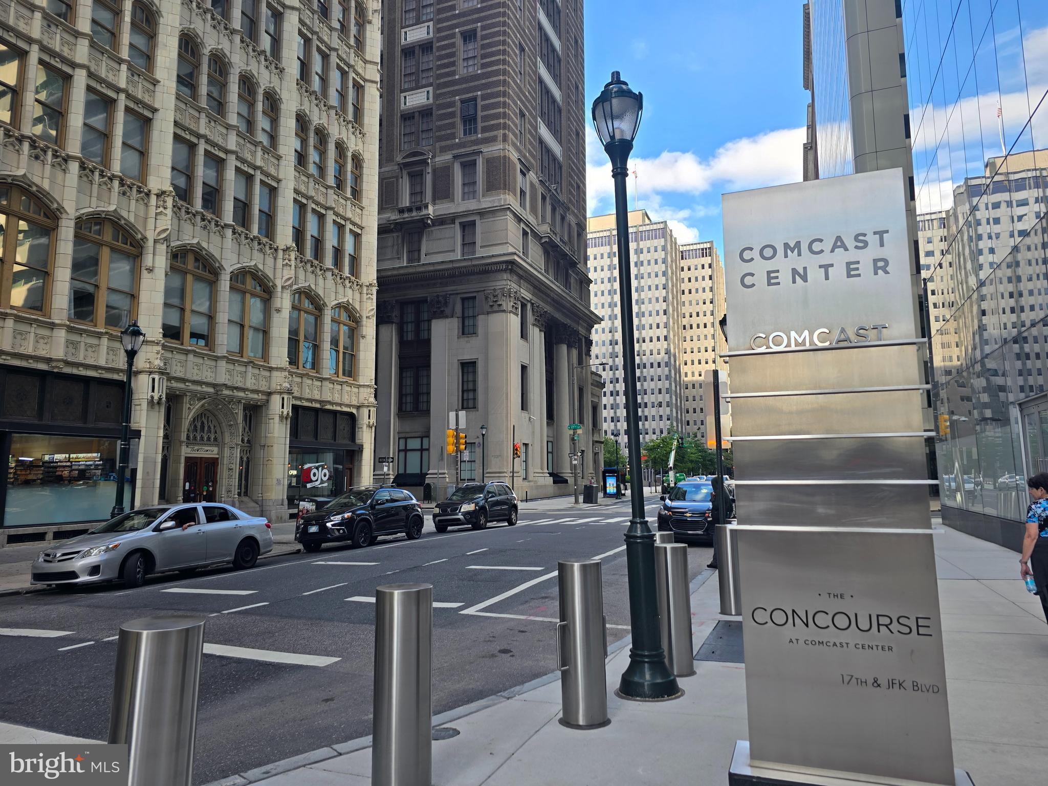 1600 Arch Street, Unit 1905 Philadelphia, PA 19103 - Photo 90 of 92 a view of a building with sitting area